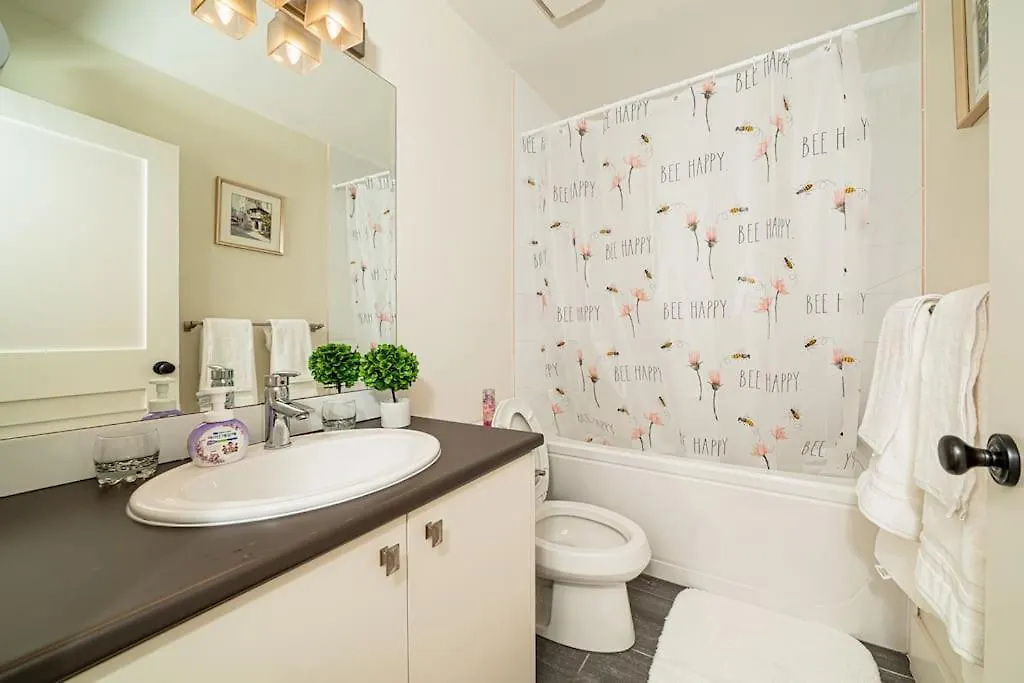 فندق Van West Serene Retreat Close To Ubc And Downtown فانكوفر كندا