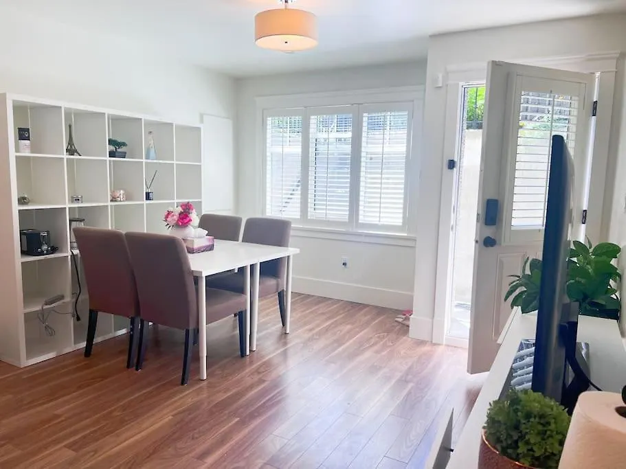 فندق Van West Serene Retreat Close To Ubc And Downtown فانكوفر بيت ضيافة